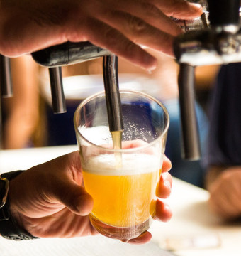 Ein Gläschen trinken